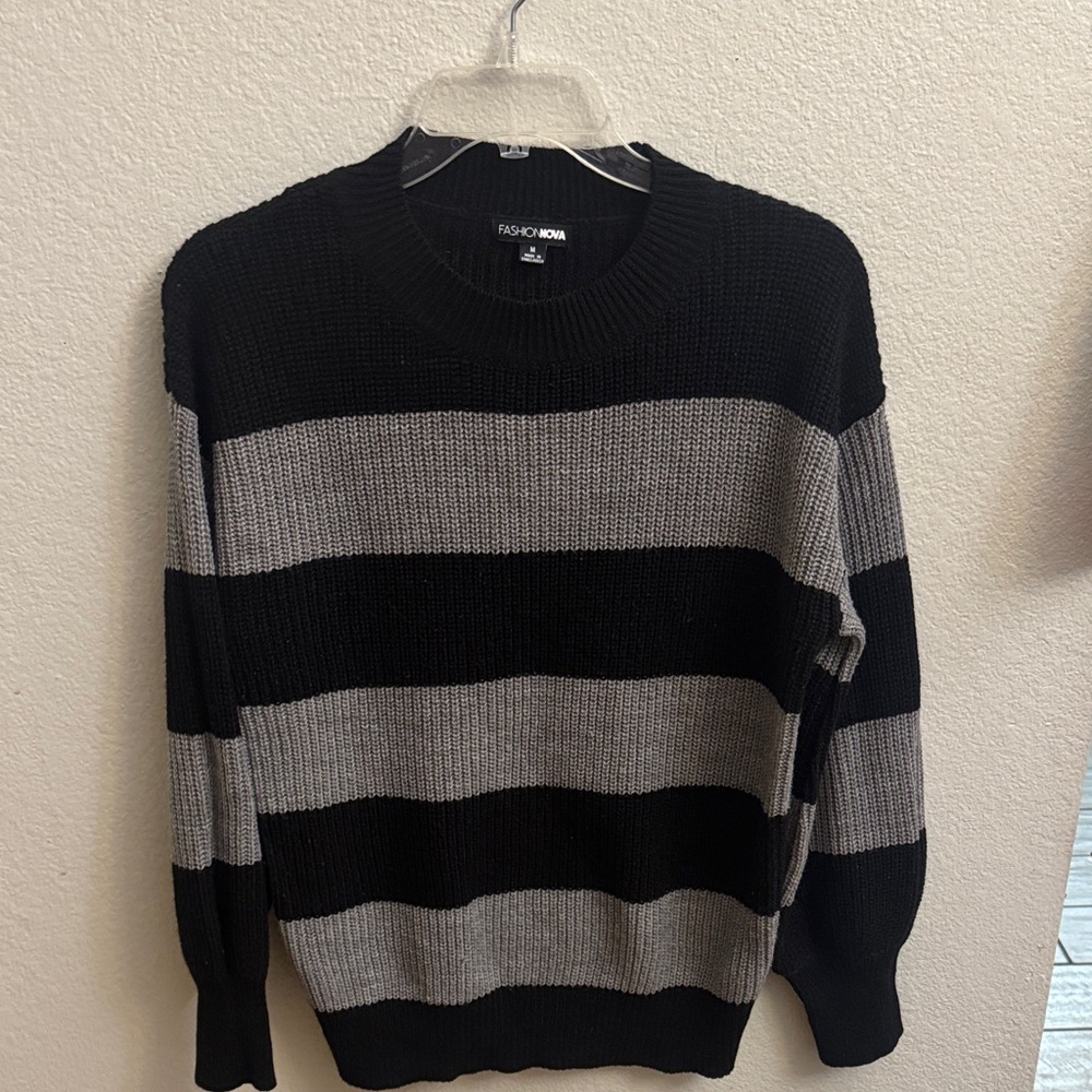 Fashion Nova Women’s Sweater in Black and Gray